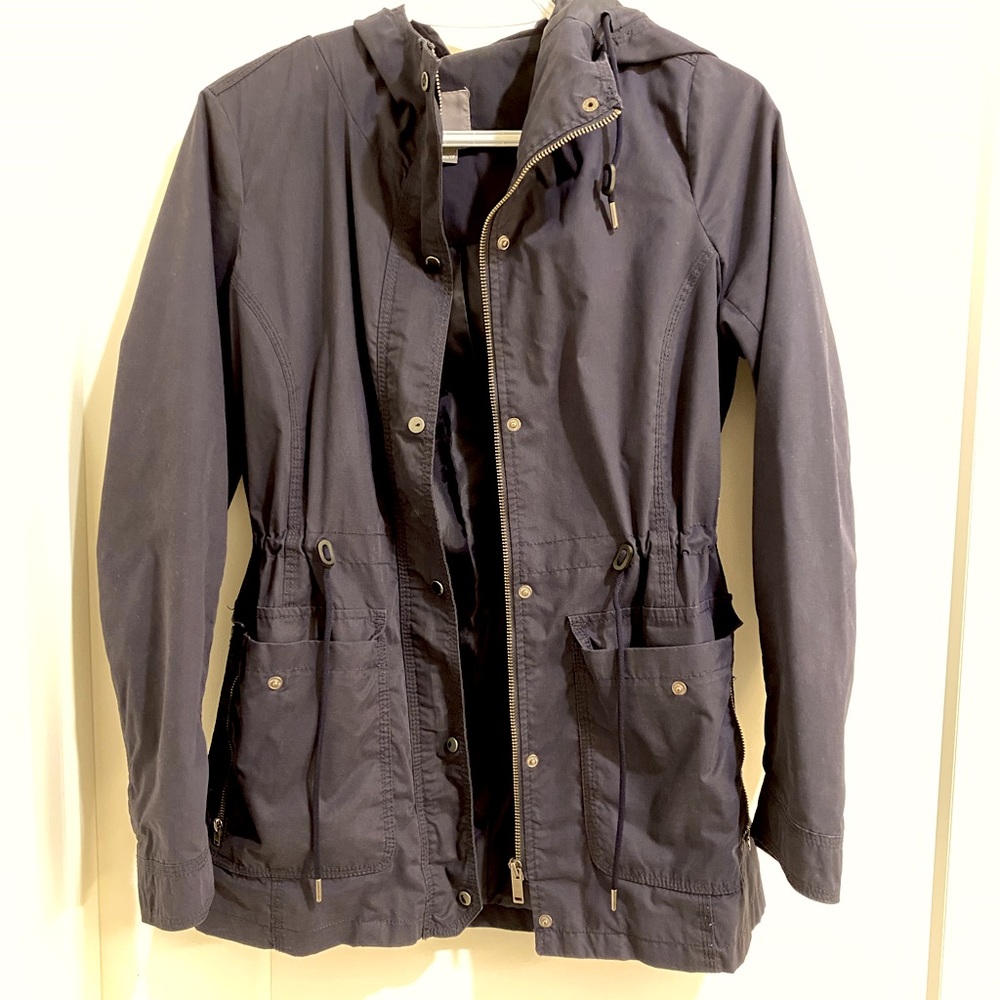 Navy trench coat with hood and adjustable waist